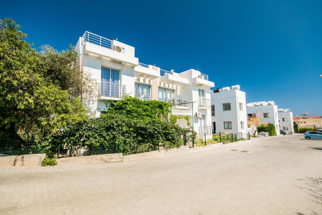 Amazing Two-Bedroom Apartment In Residence Lukomorye D1 With Private Garden Karavas  Ngoại thất bức ảnh