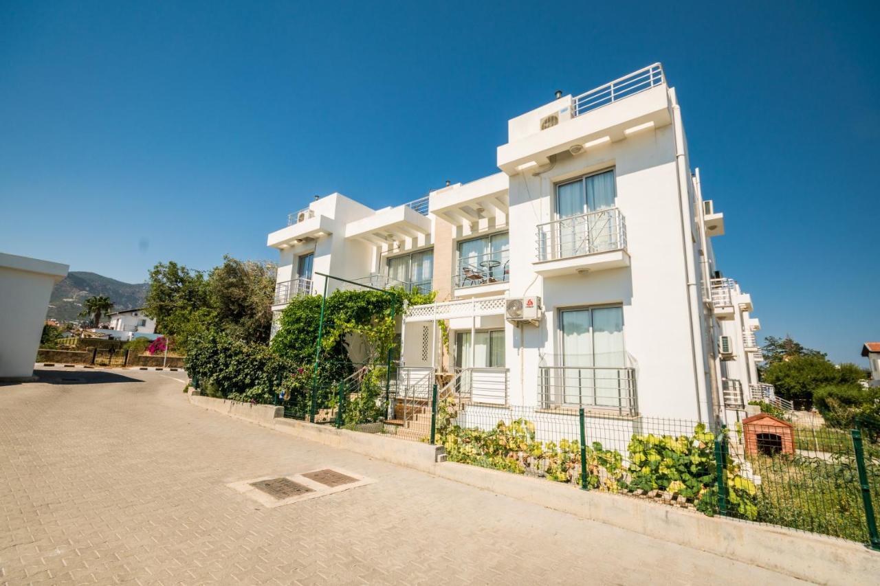 Amazing Two-Bedroom Apartment In Residence Lukomorye D1 With Private Garden Karavas  Ngoại thất bức ảnh