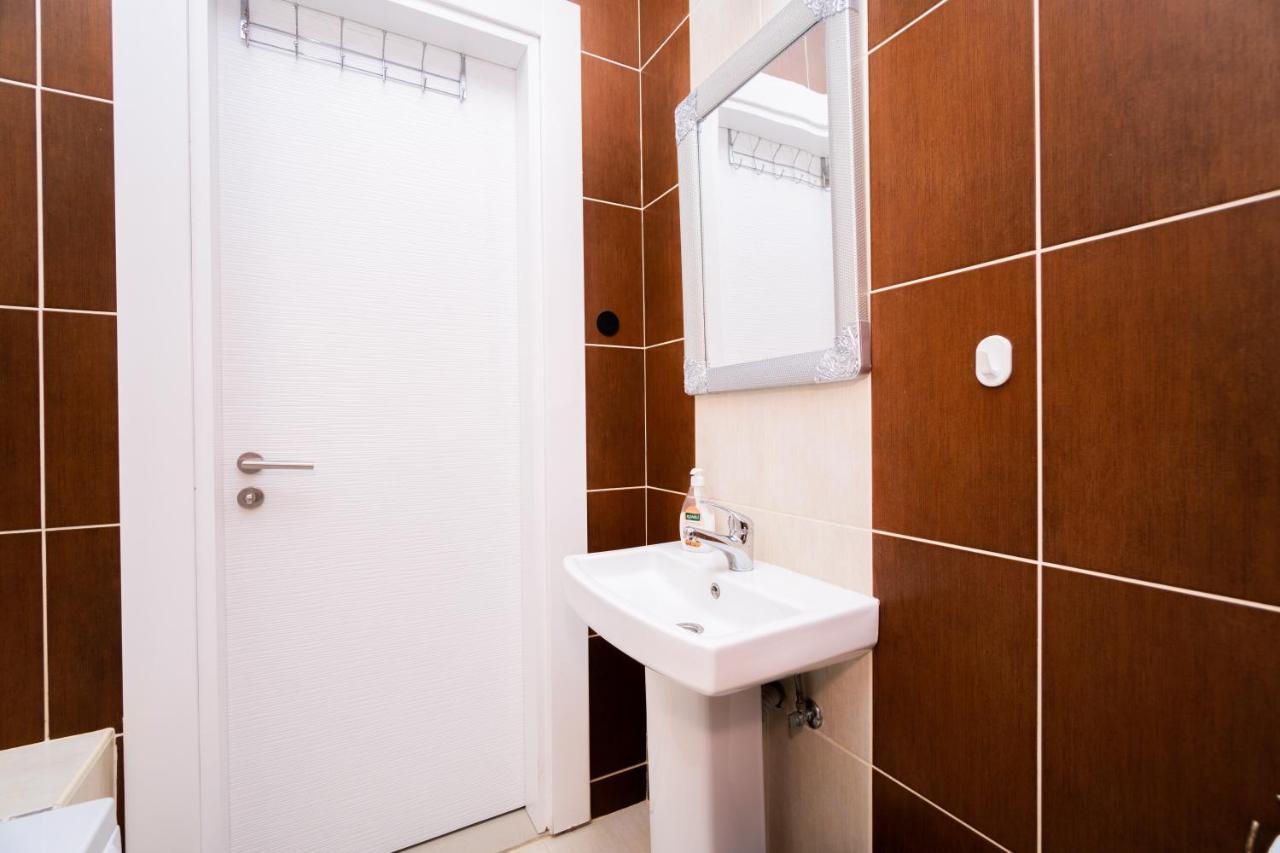 Amazing Two-Bedroom Apartment In Residence Lukomorye D1 With Private Garden Karavas  Ngoại thất bức ảnh